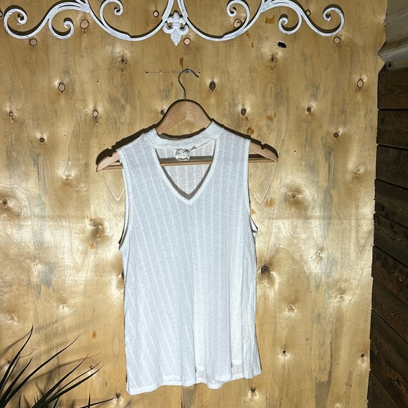 Blu Pepper sleeveless top - Picture 1 of 3